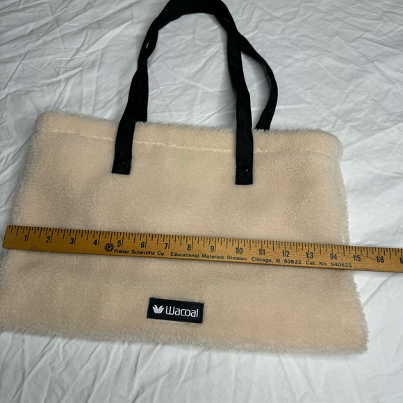 Wacoal Sherpa Teddy Fuzzy Tote Bag - Cream‎ with Black Handles OS - Picture 6 of 9
